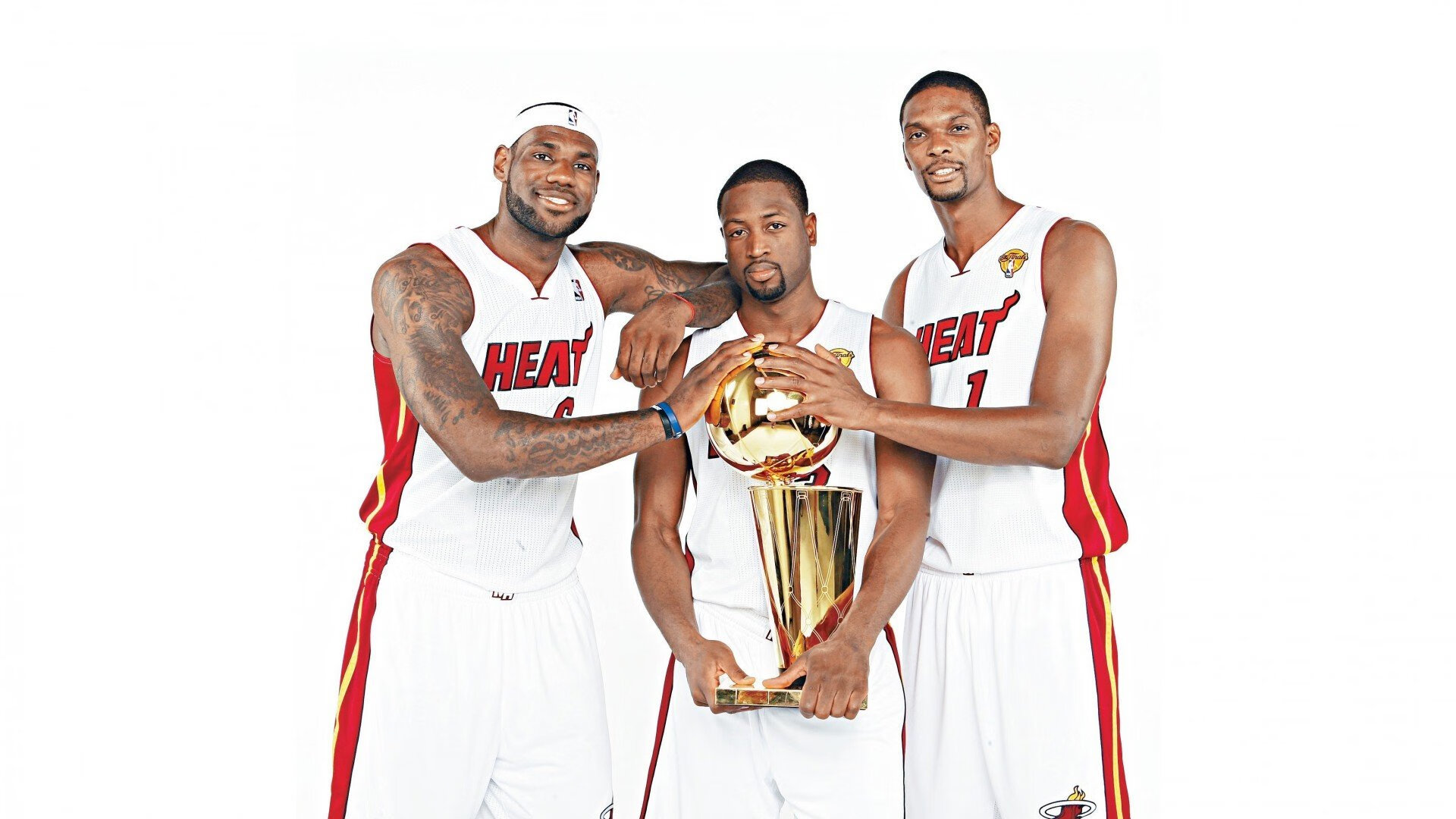 离谱!成都蓉城门线救险惊现NBA赛场?独行侠回暖,国王清晨备战社区盾